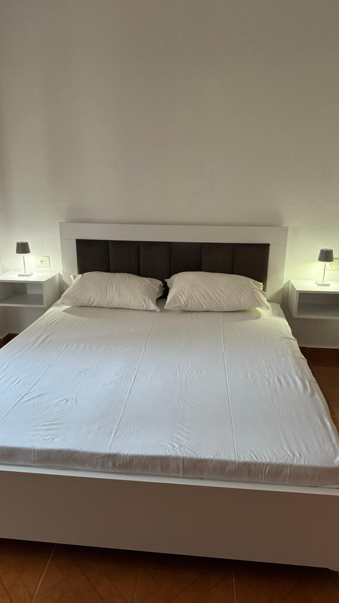 Peci Apartments Gjirokastër Buitenkant foto